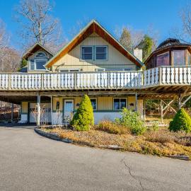 1 Mi to Story Land: Spacious Home w/ Mtn Views!