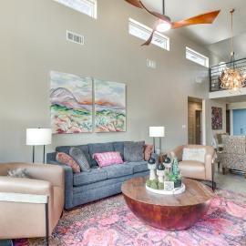Modern Mtn-View Designer Home in Medicine Park, hotel in Medicine Park