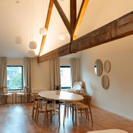 Spacious, newly renovated loft - 107m2, hotel v destinácii Sint-Niklaas