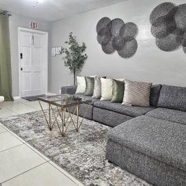 Big TV 2 Bedroom Apartment Cooper City