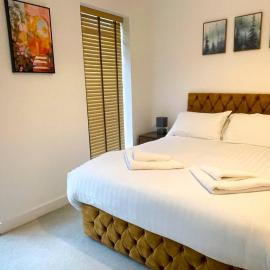 Central Luxury Peaceful Home With Driveway Parking - Cambridge Homehost, hotel a Cambridge