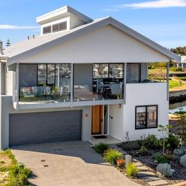 Two-Storey with Marina Views, Hotel in Geographe