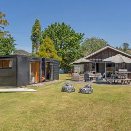 The Bach at 44 - Cooks Beach Holiday Home