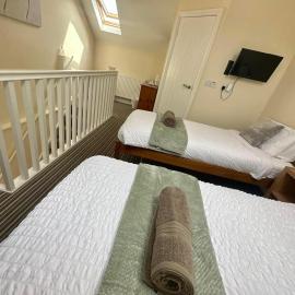 Welbury Studio Sleeps 2 Pet Friendly & Parking, hotel in Northallerton