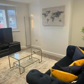 Lux 2 Bedroom Hse, 2 Free Parking, Close to station
