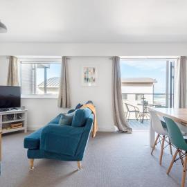 Spacious Flat Sea Views & Private Parking Fistral, hotel i Newquay