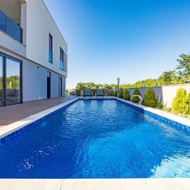 Villa Pinus - Private Pool, Jacuzzi, Game Room