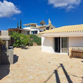 Assini Spitaki, hotel a Asíni
