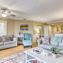 Downtown Tybee-Brass Rail-3 bed-2 covered parking, hotel a Tybee Island