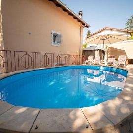Apartment Ivona, hótel í Njivice