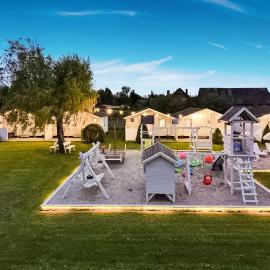 2 Bedroom Cozy Home In Darlowo Wicie, hotel in Wicie