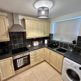 3 Double Bedrooms, Lancashire Townhouse, Free Parking