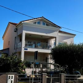 Apartments Villa Lili, hotel a Umag