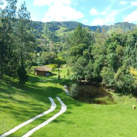 Chalé Portal Lazer Um refúgio cercado pelo verde com hidromassagem lareira lagos privacidade e conforto em meio à natureza