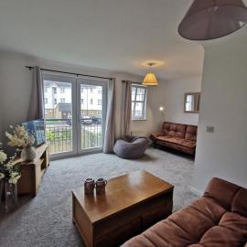 Sun Gardens Retreat- can sleep 10 with 4 Double Beds & 2 sofa beds, hotel in Stockton-on-Tees