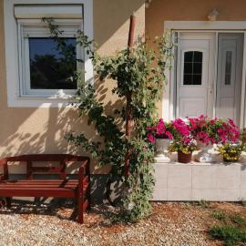 Ezo Apartmanház Balatonberény