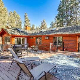 Gazebo w/ View & EV Charger: Rustic Williams Cabin, Hotel in Williams