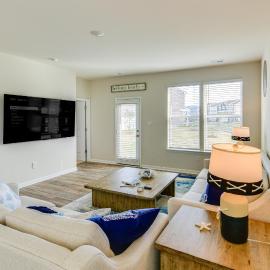 5 Mi to Bethany Beach: Home w/ Pool + Gym Access!, hotel u gradu Millville
