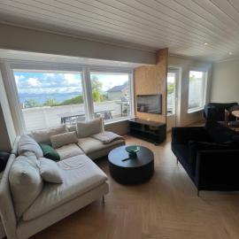 Entire house with view over the fjord, Hotel in Strand