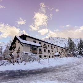 Olympic Village Inn Olympic Valley, hotel din Olympic Valley