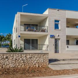 Apartments with parking space Vir - 18519, hotel en Vir