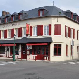 Logis - Hotel & Restaurant La Corne d 'Abondance, hotel i Bourgthéroulde