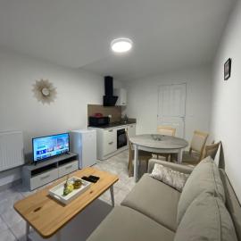 maisonnette de vacances, hotel in Annet-sur-Marne