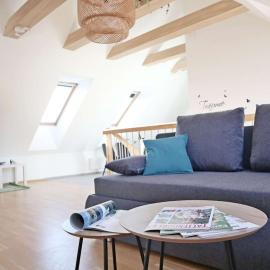 geräumige Dachgeschoßwohnung, hotel v destinácii Tattendorf