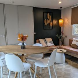 Cozy Tiny SolHouse 4 - Near Groningen, hotel i Kropswolde