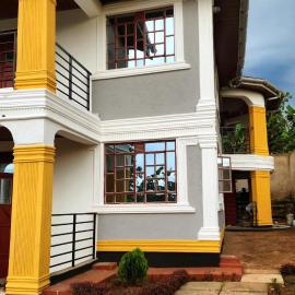 Cozy 4 Bedroom Holiday Home, Hotel in Kisii