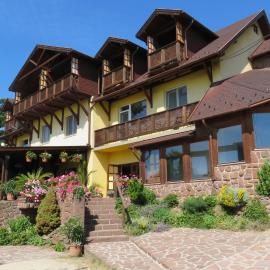 Prima Porta Vendeghaz, hotel in Balatonalmádi