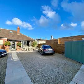 Oakville Entire House - A Place For Grown Up GetAways, ξενοδοχείο σε Bray