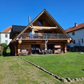Holzhaus Usedom mit moderner Ausstattung SAUNA und Kamin, hotel i Karnin (Usedom)