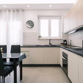 Daisy Apartment - Cozy Apartment with Balcony - Molfetta, hotel u gradu Molfeta