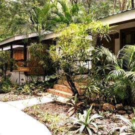 Makanas Beach Bungalows