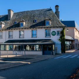 Logis Hôtel Restaurant Auberge de la Xaintrie, hotel di Saint-Privat