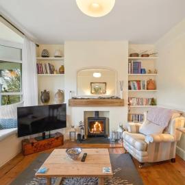 Cosy Home on the Waterfront Private Parking, hotel in Looe