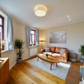 EDLER WOHNRAUM Luxus-Apartment mit Designer-Bad, Boxspringbett, Bosch-Kaffeevollautomat, Carport & WLAN 542 Mbps, hotel in Zwickau