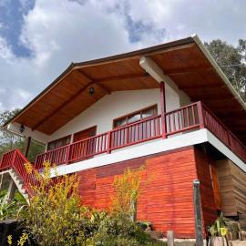 CABAÑA EL NOGAL - Laguna de la Cocha、El Encanoのホテル