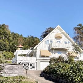 5 star holiday home in Uddevalla, hotel u gradu Sundsandvik