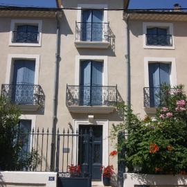 Le Petit Molière Chambres d'hôtes et gîte，Servian的飯店