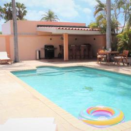 Bubali Villa - Just a 2-minute drive to Eagle Beach, hotel in Eagle Beach