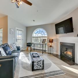 Easy Access to Dtwn: High Point Condo, хотел в Хай Пойнт