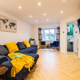 Charming Home in Bromsgrove - Perfect for Groups – hotel w mieście Bromsgrove