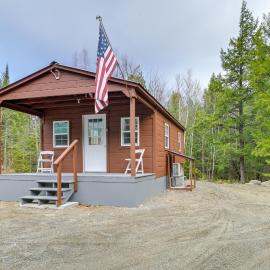 Cozy Brownville Cabin: 2 Mi to Schoodic Lake!, Hotel in Brownville