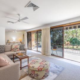 Pet friendly 139 Government Rd - Air Con, WiFi, Water views, hotel a Nelson Bay