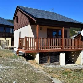Chalet familial aux Angles avec parking privatif، فندق في ليز أنغلز