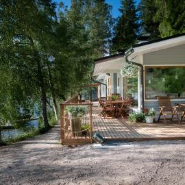 Lakeside Villa next to Nuuksio National Park, in addition Hot Tub and Breakfast, хотел в Otalampi