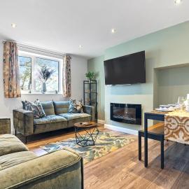 8 Eighth Ave · Retreat On The Green - Beautiful 4-Bed Home - Pass The Keys