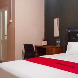 Viesnīca RedDoorz at Hotel Island Bengkulu pilsētā Bengkulu